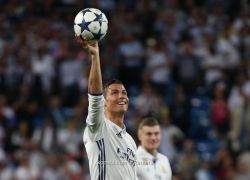 كريستيانو رونالدو يقود ريال مدريد لنصف نهائي دوري الأبطال