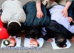 إحراق كتب الشيخ البوطي في دير الزور بعد فتاواه بجواز السجود على صور الأسد
