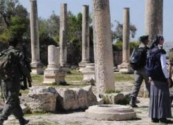 الاحتلال يغلق المنطقة الاثرية في سبسطية لاهداف خطيرة