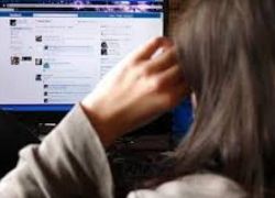 فتاة تصطاد زوجها "الخائن" بتقمّصها دور فتاة أخرى على "فيسبوك"