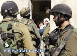 الاحتلال يعتقل عشرة مواطنين من مختلف محافظات الضفة الغربية