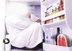 طولكرم – رجل تخفي من عناصر الشرطة داخل ثلاجة منزله