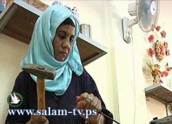 في غزة مهنة النجارة ليست حكراً على الرجال فقط