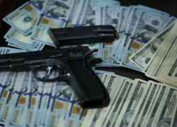المباحث تقبض على شاب قام بسرقة مبلغ مالي كبير من والده