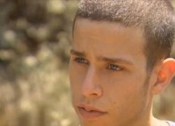 بالفيديو : شاب إسرائيلي يفضّل السجن على الانضمام للجيش وقتل سكان غزة