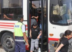 الشرطة تضبط حافلة تقل أطفالا بحمولة زائدة 17 طفلا !