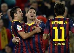 شاهد الأهداف : برشلونة يسحق ألميريا برباعية ويقبل هدية ديربي مدريد