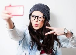 نشر صورك بكثرة على وسائل التواصل الاجتماعي تدل على الاكتئاب