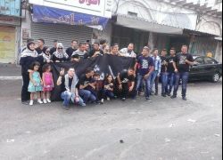 مجموعة شباب تنظم وقفة حداد على شهداء غزة على ميدان جمال عبد الناصر