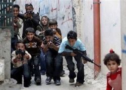 الاحتلال يفرج عن طفل من الخليل اعتقله بتهمة تصويب بندقية بلاستيكية نحو الجيش