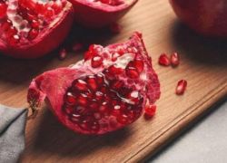 ليس فقط الثمرة ..تعرف على الفوائد المميزة لقشر الرمان وزيته