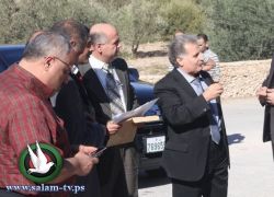 بلدية طولكرم تفتتح مركز شحن بطاقات الكهرباء في ضاحية شويكة
