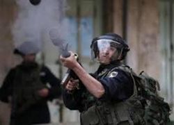 قوات الاحتلال تعتقل فتى ويصيب عدداً من المواطنين بمواجهات شمال بيت لحم