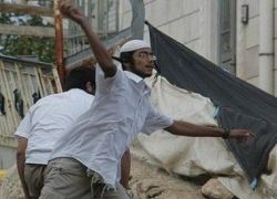 مستوطنون يرشقون مركبات المواطنين بالحجارة جنوب الخليل ويصيبون مواطنا 