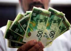 بمن فيهم الوزراء ...صرف 2000 شيكل لكل موظف حكومي يوم الاثنين