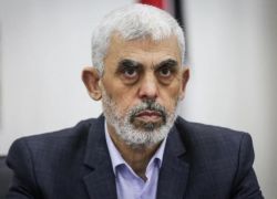 صحيفة أمريكية: السنوار يتواصل مع بعض قادة حماس بعد انقطاع طويل