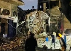 الاحتلال يصعد عدوانه على غزة: غارات تدمر منازل بالمغازي وإصابات برصاص الاحتلال في البريج