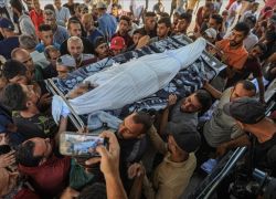 شهيد ومصابون جراء هجمات إسرائيلية واستمرار معاناة النازحين