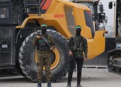 استكمال البحث عن جثث جنود الاحتلال شرق غزة ونسف منازل بالشجاعية