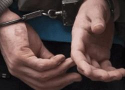 الشرطة تقبض على شخص قام بسرقة محل تجاري في طولكرم