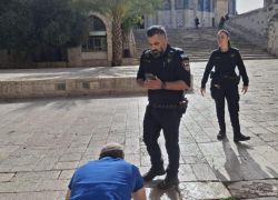 الاحتلال يفرض إجراءات عسكرية مشددة على الأقصى ويعتدي على المصلين