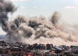 غزة: قصف مدفعي وغارات وراء الخط الأصفر والاحتلال يعرقل عمل معبر رفح