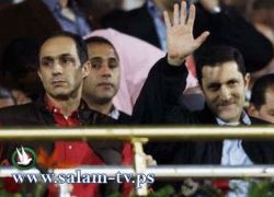 علاء تشاجر مع شقيقه جمال واتهمه بالتسبب في الثورة الشعبية وإهانة والده