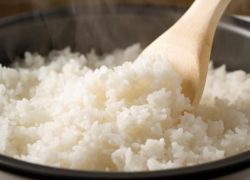 طريقة مبتكرة لطهي الأرز تقلل سعراته الحرارية للنصف