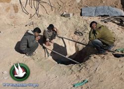مصرع شاب وإصابة آخر في انهيار نفق جنوب القطاع