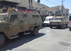 قوات الاحتلال تعتقل مواطنين أحدهما أسير محرر في طولكرم