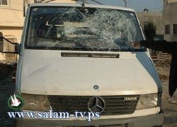 مستوطنون يحطمون عشرات المركبات ويمنعون قطف الزيتون بنابلس