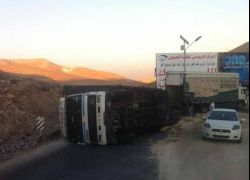 انزلاق شاحنة على طريق وادي النار بفعل هطول زخات من المطر