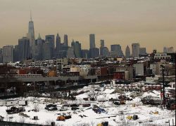 يحدث بأميركا.. عاصفة ثلوج بالشرق وموجة حر في الغرب