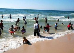 نصف شواطئ غزة غير صالحة للسباحة