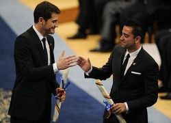لاعبي برشلونة يساندون إيكر كاسياس