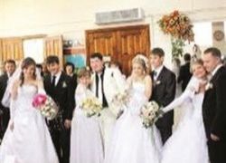 4 أشقاء يتزوجون.. في اليوم نفسه