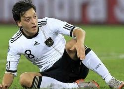 غوارديولا يحاول الحصول على خدمات اللاعب أوزيل