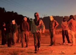 مستوطنون يقتحمون منزلاً ويحطمون محتوياته في سلواد