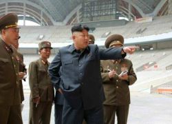 كوريا الشمالية تعلن تجربة &quot;سلاح جديد&quot; بإشراف زعيمها &quot;كيم جونغ&quot;