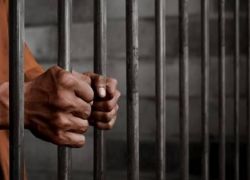 رجل يفضل السجن عن العودة لزوجته