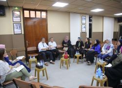 دائرة النوع الاجتماعي بمحافظة طولكرم تنظم اجتماعا تمهيدياً لإطلاق حملة من بيت لبيت لمناهضة العنف ضد المرأة