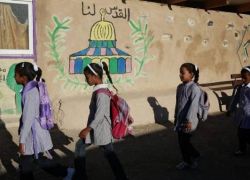 انتزاع قرار بتأجيل ترحيل تجمع الخان الأحمر