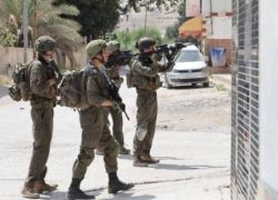 الاحتلال يُداهم منازل ويحتجز مواطنين في برقة شمال غربي نابلس