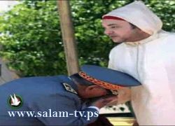 مغربيون يحتجون ويعترضون على تقبيل يد الملك والانحناء له!