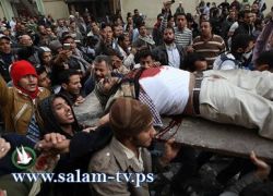 10 قتلى ومئات الإصابات في مواجهات ميدان التحرير بين مؤيدي ومعارضي مبارك