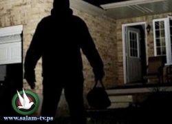 الشرطة تمسك بشخصين سرقا مصاغ ذهبي وأخر سرق 92 ألف شيكل
