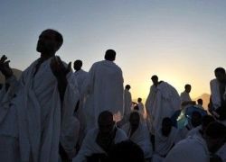 حجاج بيت الله الحرام يستقبلون أول أيام التشريق