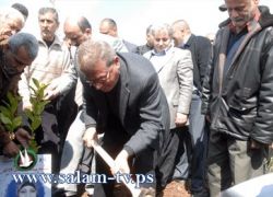 وزير شؤون الأسرى والمحررين ومحافظ طولكرم يشاركون في غرس الاشجار