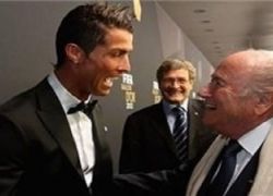 بلاتر يحاول الاعتذار ورونالدو يرفض الحديث معه