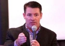 "هل تضربون زوجاتكم؟".. وأسئلةٌ أخرى صادمة واجهت طلبةً مسلمين كشرطٍ للقاء نائبٍ أميركي